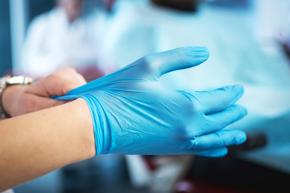 Exam Gloves vs. Surgical Gloves: What's the Difference? | Quill.com
