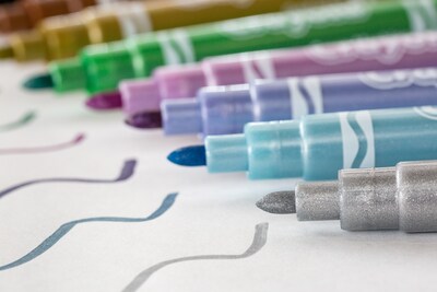 Crayola Metallic Outline Paint Markers - Metallic - 6 / Pack