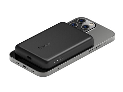 Belkin BOOST CHARGE Magnetic Wireless Power Bank for iPhone 12/13, 2500mAh,  Black (BPD002btBK) | Quill.com